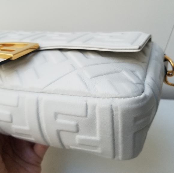 Authentic Fendi Baguette white off white with 2 detachable straps and dust bag - Picture 4 of 16